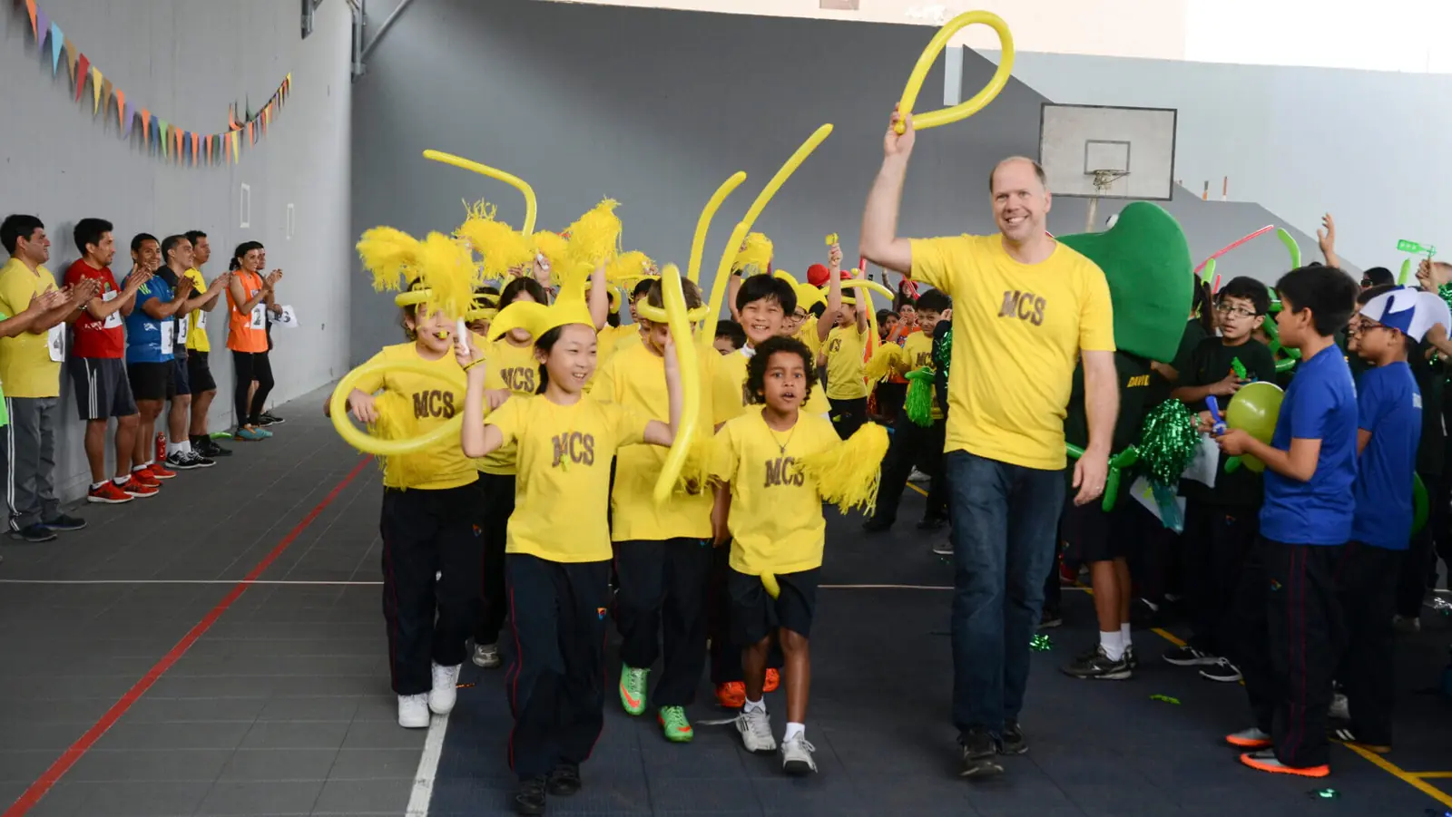 Equipo amarillo en un día deportivo